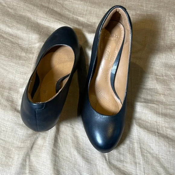 Clarks black heels classic  shoes - Picture 1 of 7